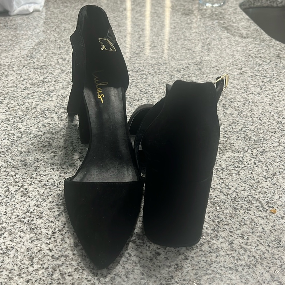 Size 11 LULUS black closed toed heels